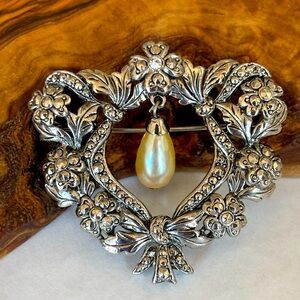 Silver Floral heart shaped pearl drop Brooch pin retro